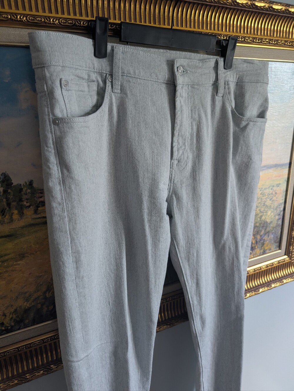 NWOT 7 For All Mankind Slim Straight Jeans in Light Gray